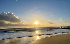 Lovely Bournemouth Cottage With Beautiful Large Garden, 5 Min To The Beach By Car